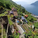 Private Eco Retreat For Two -Pool- Spa - Hot Tub - Design And Lake View Holiday home *