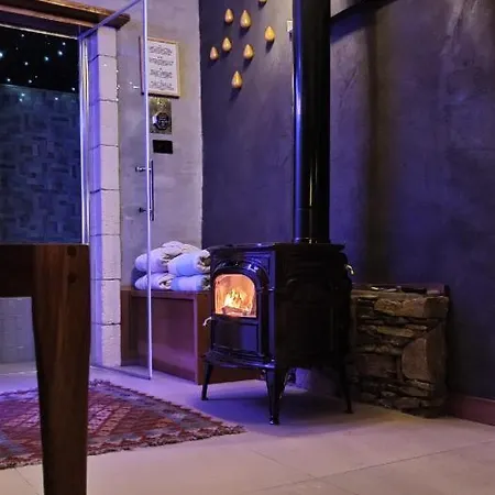 Private Eco Retreat For Two - Hot Tub - Design And View