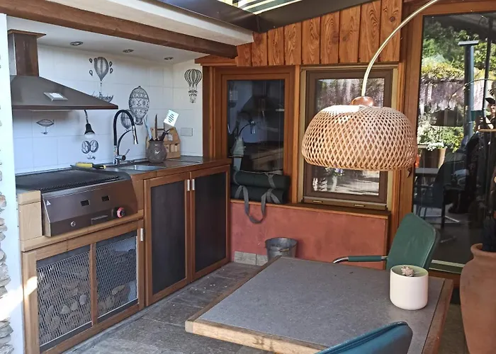 Casa vacanze Private Eco Retreat For Two - Hot Tub - Design And View *